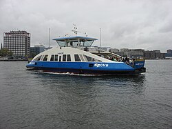 Ferry cruzando el IJ
