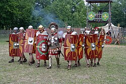 Recreación de soldados romanos en formación