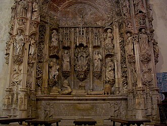 Sepulcro del rey Alfonso I en el Monasterio de Santa Cruz
