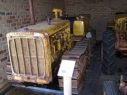 Tractor Caterpillar D2 expuesto en un museo en Australia