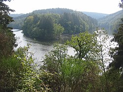Confluencia de los dos brazos del río Ourthe