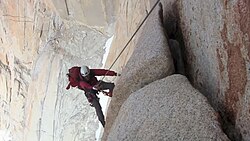 Montañistas en entorno alpino