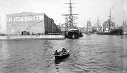 Almacén histórico Atlantic Dock en Brooklyn.