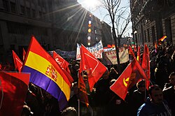 Manifestación con presencia de banderas republicanas e ideológicas en 2012