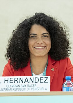 Retrato e información biográfica de Stefany Hernández