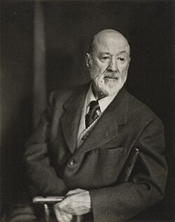 Charles Ives retratado hacia el año 1947.