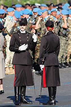 Alumnas en uniforme institucional