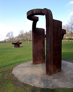 Escultura Arco de la Libertad de Eduardo Chillida