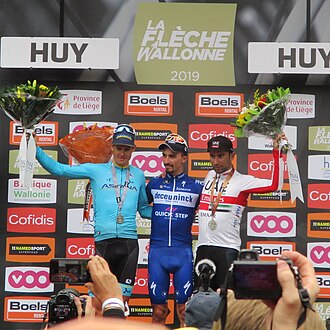 Pelotón de ciclistas durante la Flecha Valona 2019