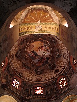 Cúpula central interior de la basílica de San Vital