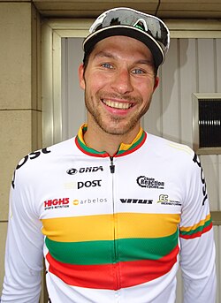 Aidis Kruopis en una competencia ciclista