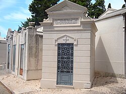 Busto funerario de Columbano Bordalo Pinheiro en el Cemitério dos Prazeres.