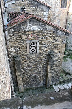 Cámara santa y cripta de santa Leocadia dinamitada en Oviedo