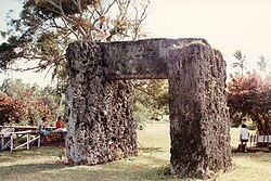 Trilito Ha'amonga 'a Maui construido en el siglo XIII en la isla de Tongatapu