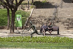 Monumento Nen de la Rutlla en El Guinardó
