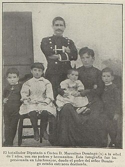 Fotografía tomada en Lluchmayor de Marcelino Domingo a la edad de siete años con sus padres y hermanos.