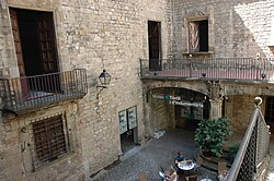 Entrada principal del Palacio del Marqués de Lió en la calle de Montcada