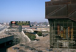 Vista exterior del Omni Coliseum en 1977