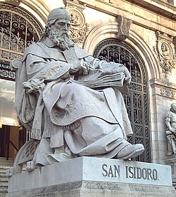 Estatua de Isidoro de Sevilla en Madrid