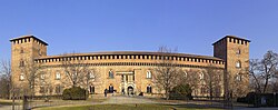 Fachada principal del Castillo Visconteo