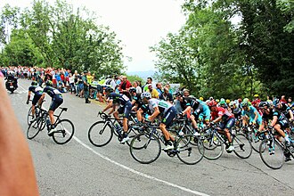 Nairo Quintana vistiendo el maillot rojo en la Vuelta a España