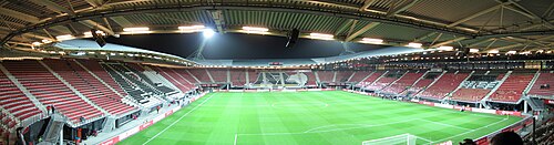 Vista interior de las gradas y el césped del AFAS Stadion
