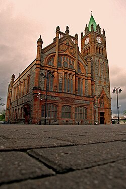 Edificio del Guildhall en Londonderry