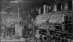 Fotografía representativa de la infraestructura y elementos operativos de una empresa ferroviaria