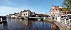 Detalle del escudo y símbolos urbanos de Leiden