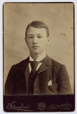 Charles Ives retratado alrededor del año 1889.