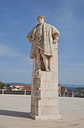 Estatua de Juan III de Portugal situada en la plaza de la universidad