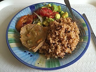 Plato de arroz de fríjol cabecita negra preparado al estilo tradicional