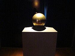 Urna con las cenizas de Nikola Tesla