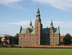 Castillo de Rosenborg rodeado por sus jardines en Copenhague