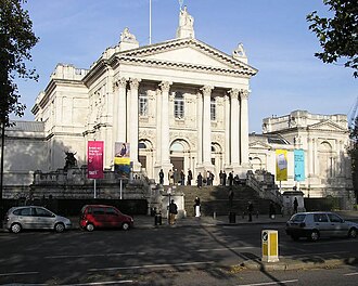 Fachada de la Tate Britain con pórtico clásico