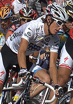 Andy Schleck portando el maillot blanco