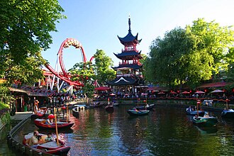 Vista panorámica de los Jardines de Tivoli en Copenhague
