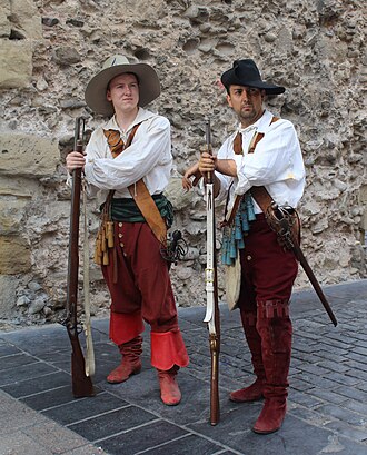 Figurantes con indumentaria de arcabuceros castellanos