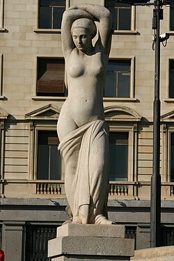 Juventud, escultura de Josep Clarà situada en la Plaza Cataluña de Barcelona