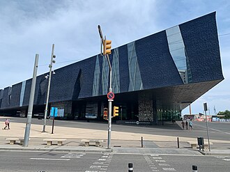 Vista general del Edificio Fórum desde la Plaça de Llevant en Barcelona