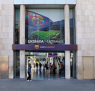 Fachada o entrada principal del museo del FC Barcelona