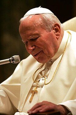 El papa Juan Pablo II fue un paciente constantemente atendido en el hospital