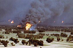 Pozos petrolíferos incendiados en Kuwait durante 1991