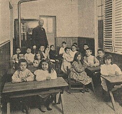 Fotografía de alumnos de educación primaria de la Institución Libre de Enseñanza realizada en 1903.