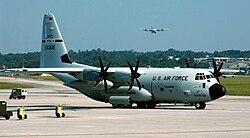 Un WC-130J Hercules, versión de reconocimiento meteorológico.