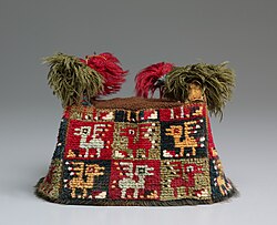 Sombrero wari de cuatro puntas