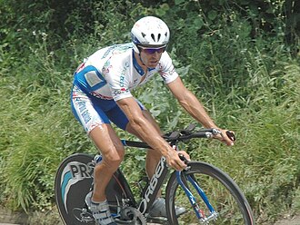 Retrato del ciclista Santos González