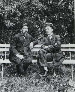 Vladímir Dzyubinski y Aleksandr Kérenski en los jardines de la Duma