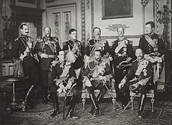 Fotografía grupal de monarcas europeos en el Castillo de Windsor