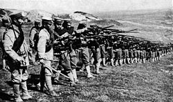 Soldados japoneses en Tsingtao tras la victoria